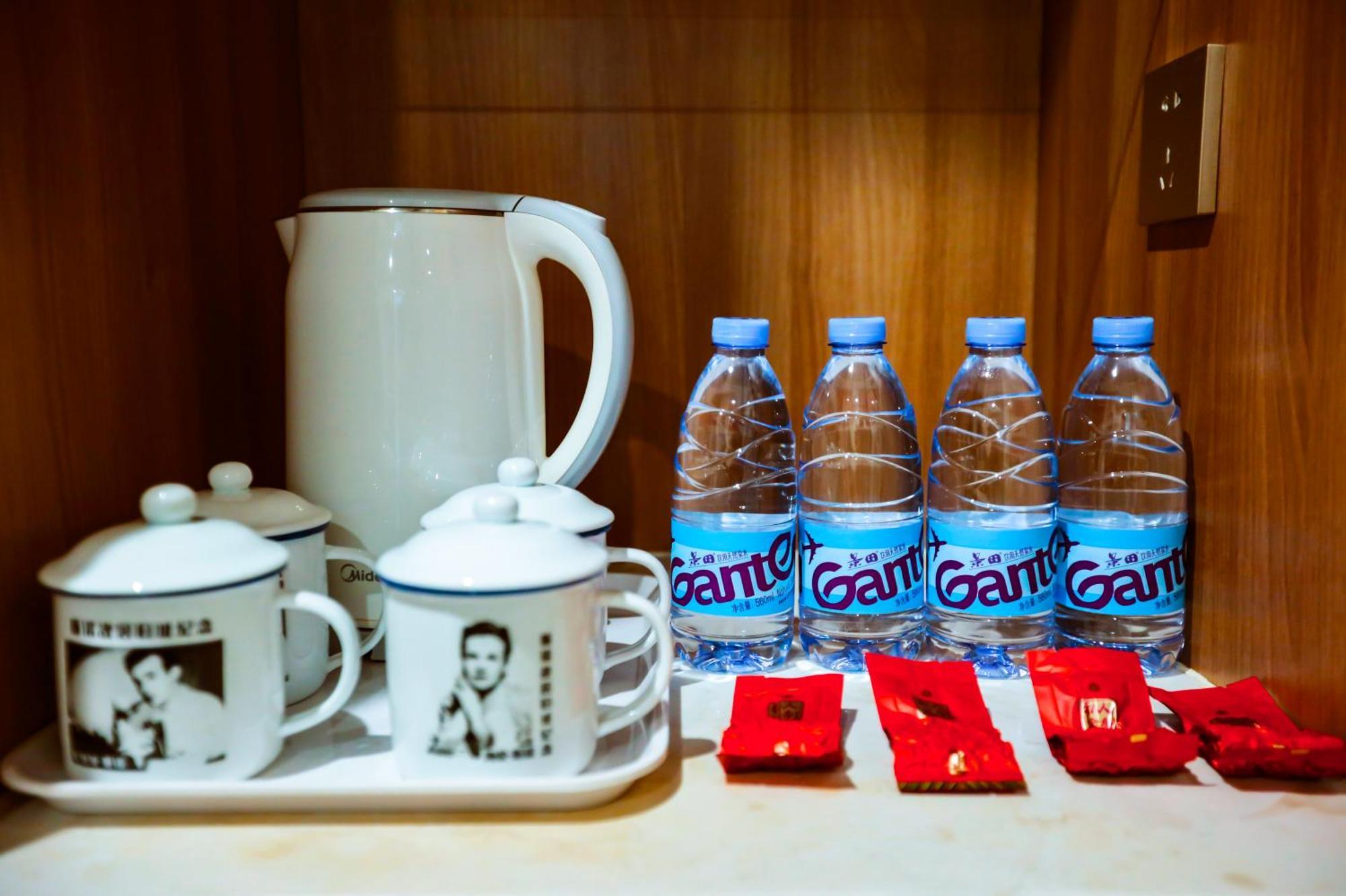 Zhong An Former Of Journalist Edgar Snow -free Laundry Service,free Freshly Ground Coffee,provide Tourism And Ticketing Service ,english Service ,near Tian'anmen Forbidden City,wangfujing Walking Street 3* Пекин
